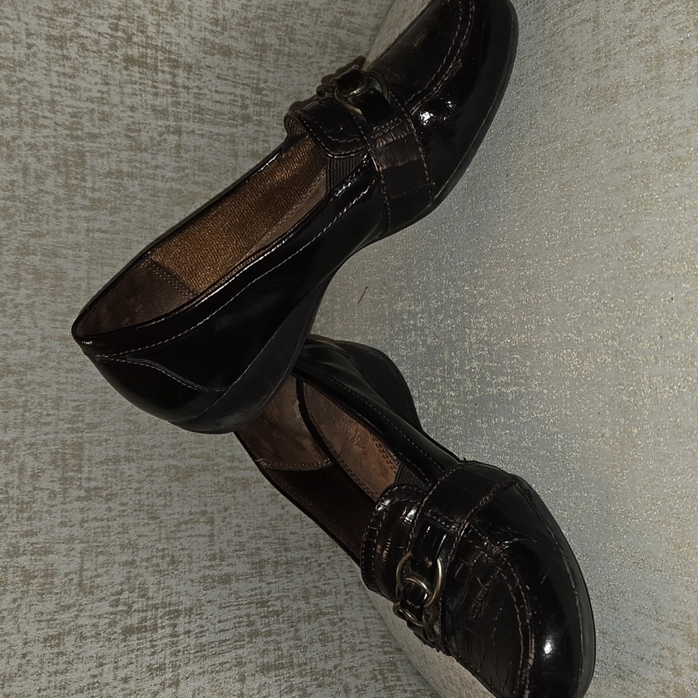 Life Stride Dark Brown Faux Alligator Loafers - Size 6.5 W (Wide)